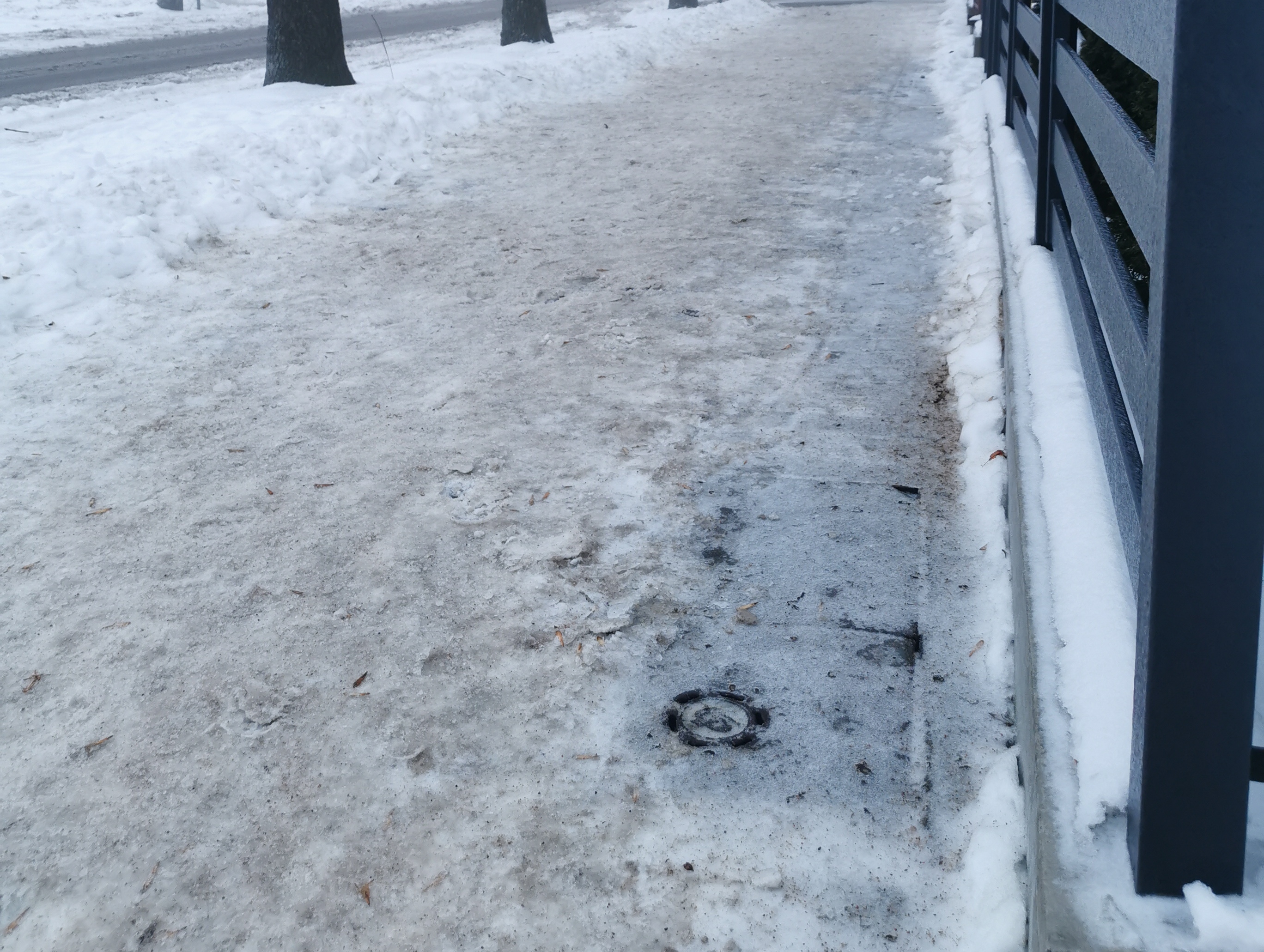 aktualność: Odśnieżanie dróg dla pieszych i dachów